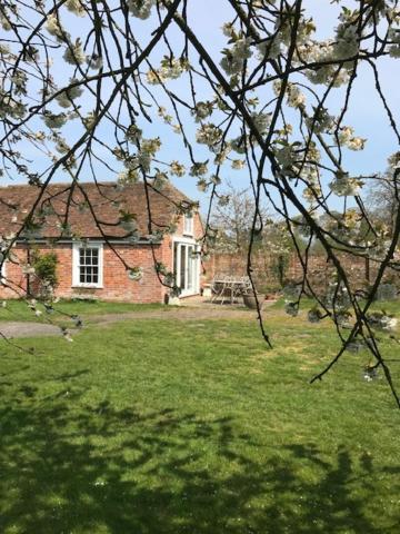Вилла The Workshop @ The Grange Lydd Экстерьер фото